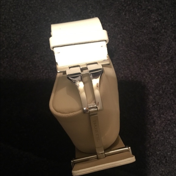 AUTHENTIC BURBERRY WATCH IN GOOD CONDITION WORKS BEAUTIFULLY 🔥🔥🔥❤️❤️😍 - Picture 11 of 12